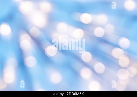 Immagine offuscata delle luci di Natale, sfondo astratto. Foto Stock