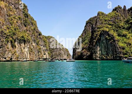 Crociera nella laguna di Koh Hong nel Mare delle Andamane e Parco Tharn Bok Khorani nella Provincia di Krabi - Thailandia - 24 gennaio 2020 Foto Stock