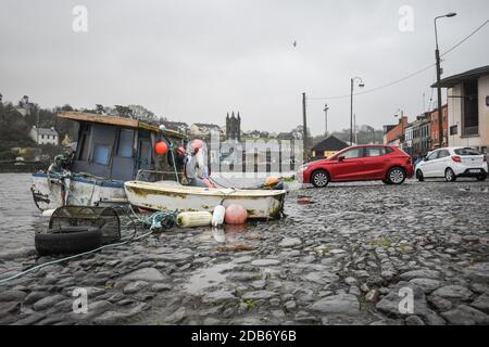 Mentre la regione di Munster si prepara per l'avvertimento giallo, West Cork città; Bantry è sul rischio elevato di inondazioni maree Foto Stock