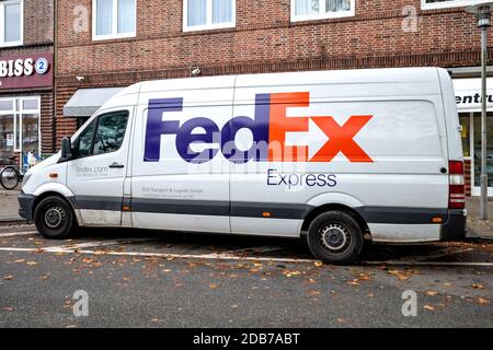 Furgone FedEx. FedEx Corporation è una multinazionale americana di servizi di consegna con sede a Memphis, Tennessee. Foto Stock