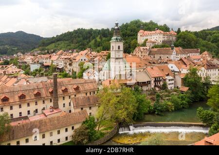 Vista panoramica aerea della città vecchia medievale di Skofja Loka, Slovenia. Foto Stock