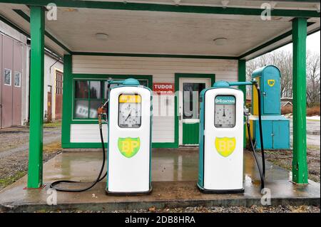 Ex distributore BP di Odensberg, Västra Götaland, Svezia. 15 Dicembre 2013 © Wojciech Strozyk / Alamy Stock Foto Foto Stock