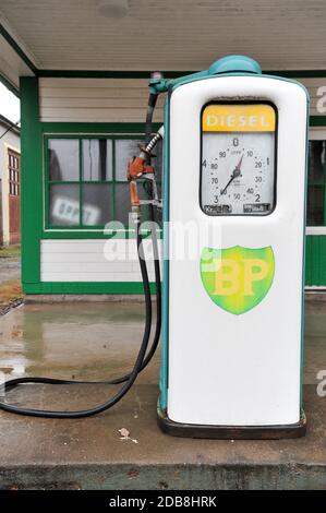 Ex distributore BP di Odensberg, Västra Götaland, Svezia. 15 Dicembre 2013 © Wojciech Strozyk / Alamy Stock Foto Foto Stock