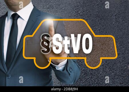 StVO auto touchscreen è azionato dal concetto di imprenditore. Foto Stock