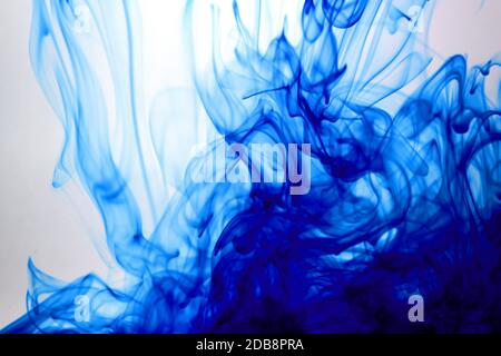 Goccia colorante alimentare in acqua Abstract Texture Foto Stock