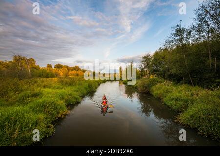 Canoa a Still Creek, Burnaby, British Columbia. Foto Stock