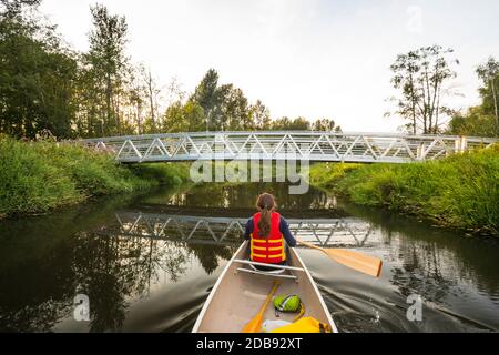 Canoa a Still Creek, Burnaby, British Columbia. Foto Stock