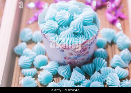 Dessert Thai tradizionale o ben conosciuto come 'Arlua' o dolce caramella Aalaw tono colorato Foto Stock