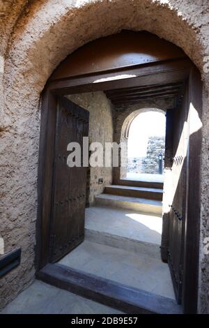Porta alla fortezza di Mutrah vicino a Muscat, Oman. Foto Stock