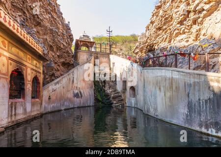 Kund Santo nel Tempio delle scimmie o Galta Ji Complex, India, Jaipur. Foto Stock