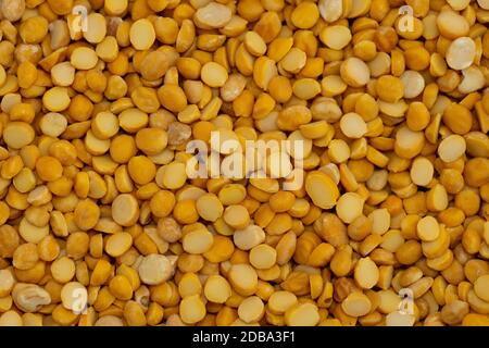 Primo piano di pile di Gram PULSE, Split Chickpea Foto Stock
