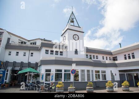 Il Cafe Relogio ad Shop di AREMA nella città di Camacha nella parte orientale di Madeira sull'isola di Madeira del Portogallo. Portogallo, Madera, aprile 2018 Foto Stock