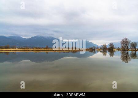 Stagno e biotopo a Benediktbeuern Foto Stock