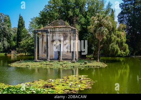 Giardino inglese nella reggia di Caserta Foto Stock