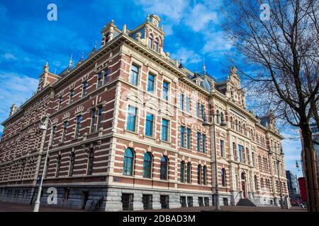 Bellissimo edificio presso il vecchio quartiere Cetral in Amsterdam Foto Stock