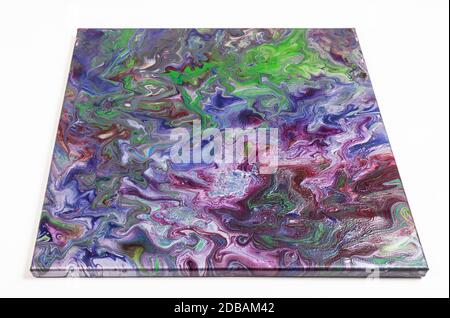 pittura senza cornice con immagine acrilica multicolore su sfondo bianco Foto Stock