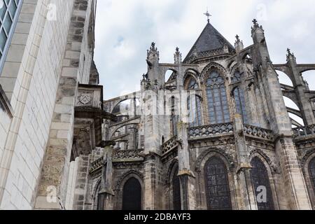 Dettaglio architettonico della cattedrale cattolica romana Saint Gatien in Tours, Indre et Loire, Francia Foto Stock