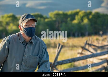 USA, Idaho, Bellevue, Ritratto di contadino in maschera facciale Foto Stock