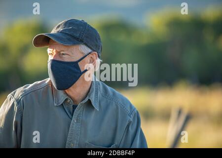 USA, Idaho, Bellevue, Ritratto di contadino in maschera facciale Foto Stock