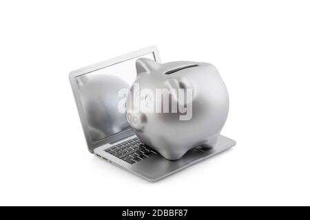 Piggy bank argento su notebook isolato su bianco con percorso di ritaglio Foto Stock