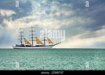 Nave a vela nel Mar Nero, Bulgaria Foto Stock