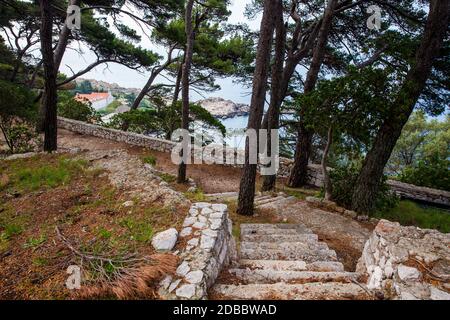 Bellissimi sentieri del Parco Gradac in Dubrovnik Foto Stock