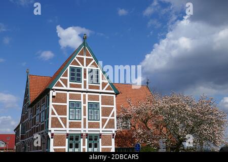 Storico municipio in Jork nel vecchio paese Foto Stock