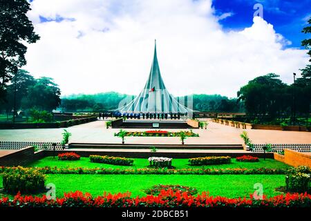 Il Memoriale dei Martiri nazionali è il monumento nazionale del Bangladesh, creato in memoria di coloro che sono morti nella guerra di liberazione del Bangladesh del 1971. Foto Stock