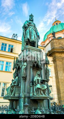 Monumento a Karl IV nella città vecchia di Praga Foto Stock