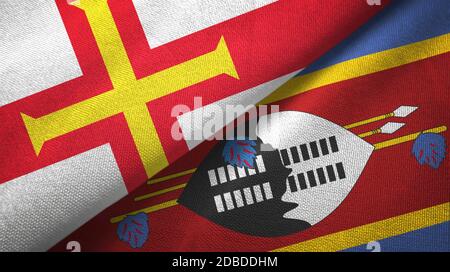 Guernsey ed Eswatini Swaziland due bandiere tessuto Foto Stock