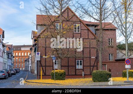 Helmstedt è una piccola e antica città tedesca della bassa Sassonia. La città vecchia è composta da edifici ben restaurati e strade strette. Foto Stock