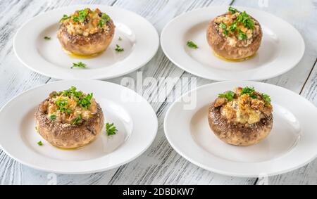 Cappellini farciti con formaggio spalmabile, pangrattato e parmigiano Foto Stock