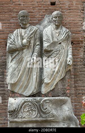 Le antiche statue nelle terme di Diocleziano (Thermae Diocletiani) a Roma. Italia Foto Stock