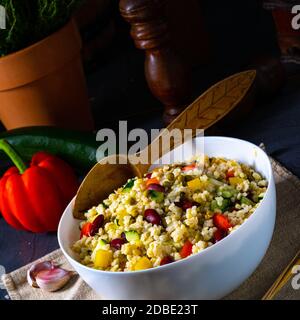 kaszotto bulgur con verdure fresche e fagioli di rene Foto Stock