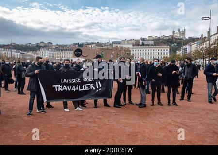 Lione, (Francia), 16 novembre 2020. Nuovo evento per negozianti, ristoratori, albergatori e gestori di nightclub. Diverse migliaia di indipendenti si riuniscono Foto Stock