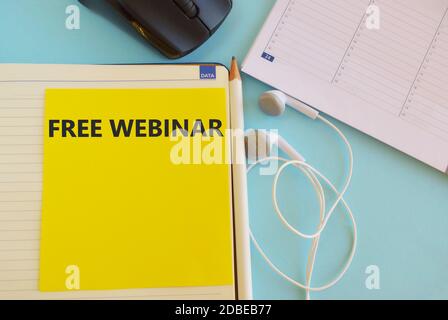 WEBINAR GRATUITO con testo a mano.concetto che significa seminario di seminario di lezione.esposizione di foto aziendali Seminario condotto su Internet Web Conferencing Foto Stock
