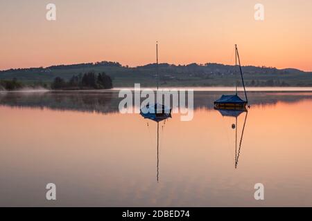 Geografia/viaggio, Germania, Baviera, Riegsee, barca a vela per il Riegsee, alta Baviera, Germania meridionale, diritti aggiuntivi-clearance-informazioni-non-disponibili Foto Stock