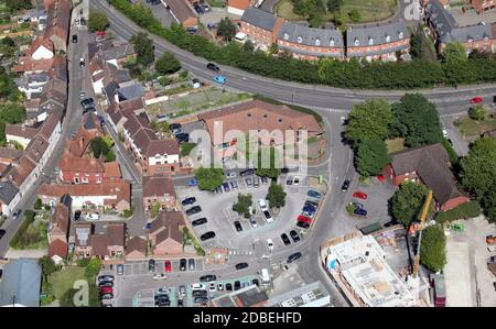 Vista aerea della biblioteca Wantage e parte del Waitrose Car Park, Stirlings Road, Wantage, Oxfordshire, Regno Unito Foto Stock