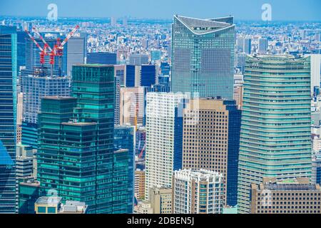 Paesaggio urbano dalla piattaforma di osservazione delle colline di Roppongi. Luogo di ripresa: Area metropolitana di Tokyo Foto Stock