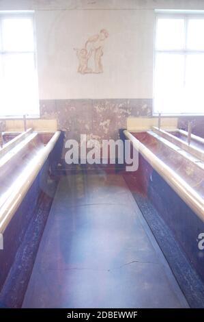 bagno comunale al campo di concentramento di auschwitz Foto Stock