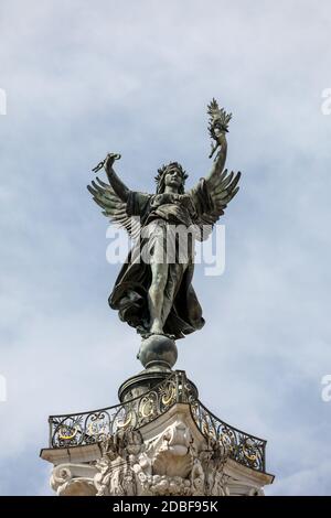 Esplanade des Quinconces, la fontana del monumento aux in Girondins Bordeaux. Francia Foto Stock