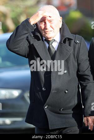 Il comico Tommy Cannon arriva alla Chiesa della speranza a Lytham Saint Annes, Lancashire, prima dei funerali dell'intrattenitore Bobby Ball. Foto Stock