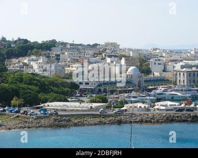 Città di Rodi vista dal porto turistico Foto Stock