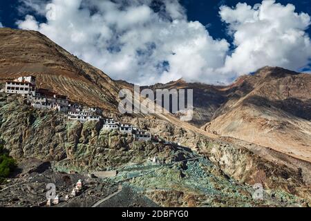 Diskit Gompa (monastero buddista tibetano) è il più antico e più grande monastero buddista (gompa) nella valle di Nubra, in Himalaya. Ladakh, India Foto Stock