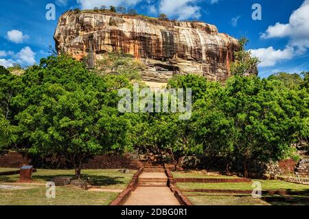 Roccia di Sigiriya - famoso dello Sri Lanka landmark turistico, Sri Lanka Foto Stock