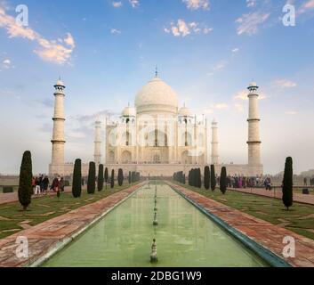 Taj Mahal su sunrise tramonto, simbolo indiano - India travel background. Agra, Uttar Pradesh, India Foto Stock