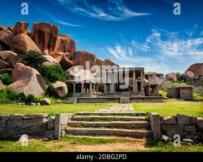 Indiano turistico punto di riferimento fra le antiche rovine di Hampi. Hampi Bazaar, Hampi, Karnataka, India Foto Stock