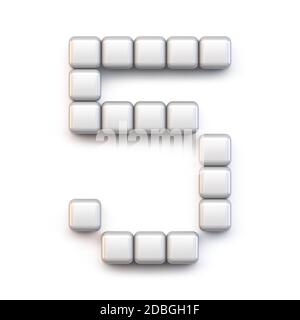 Cubo bianco, font pixel numero CINQUE 5 rappresentazione 3D isolata su sfondo bianco Foto Stock