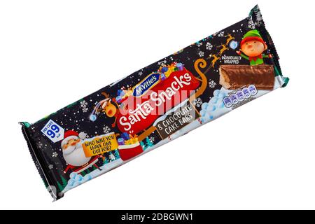 Confezione di barrette di cioccolato McVities Santa Snacks confezionate singolarmente Isolato su sfondo bianco - ideale per Natale Foto Stock