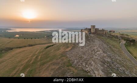 Vista aerea da Enisala fortezza. Dobrogea, Romania Foto Stock